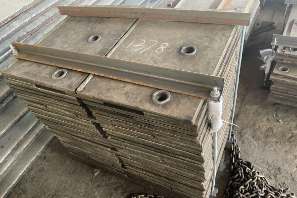 熔煉鏡面復(fù)合耐磨襯板廠家給您按需定制！[江河]