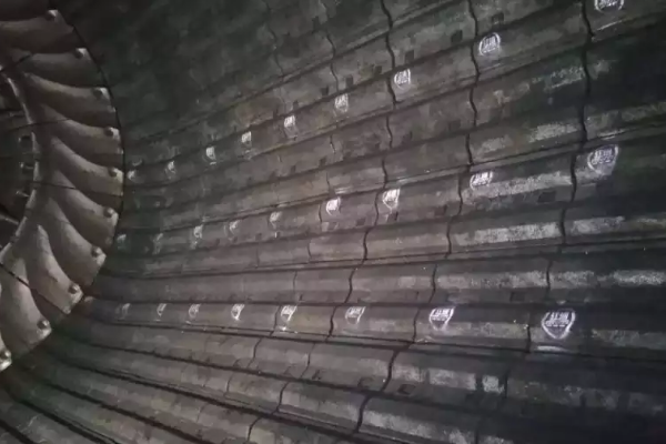 水泥廠磨機內(nèi)部的襯板具體有哪些作用呢?[江河]