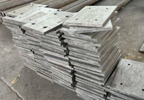 高強(qiáng)度高鉻合金熔煉復(fù)合耐磨板的耐磨層厚度多少？